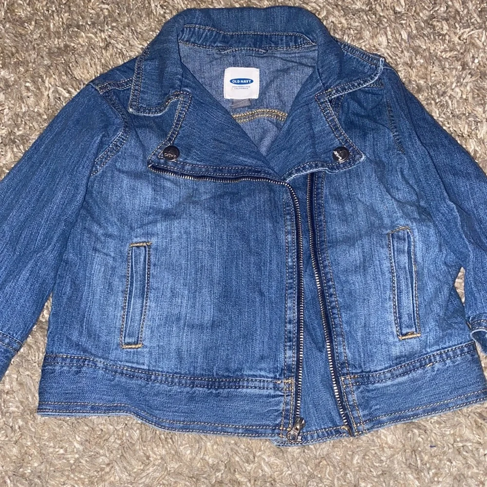 Old navy girls denim jacket size m (8) used a few times